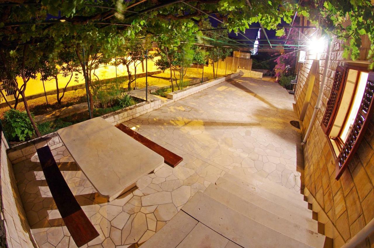 Large And Charming Apartment Near Beach With Big & Sunny Terrace Sumartin Luaran gambar